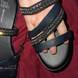 Beautiful Flat  Black Sandals With Bright Stones 