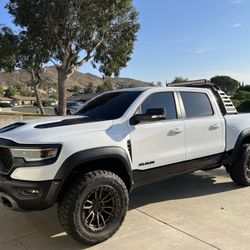 35” Off Road Wheels 20” Rim