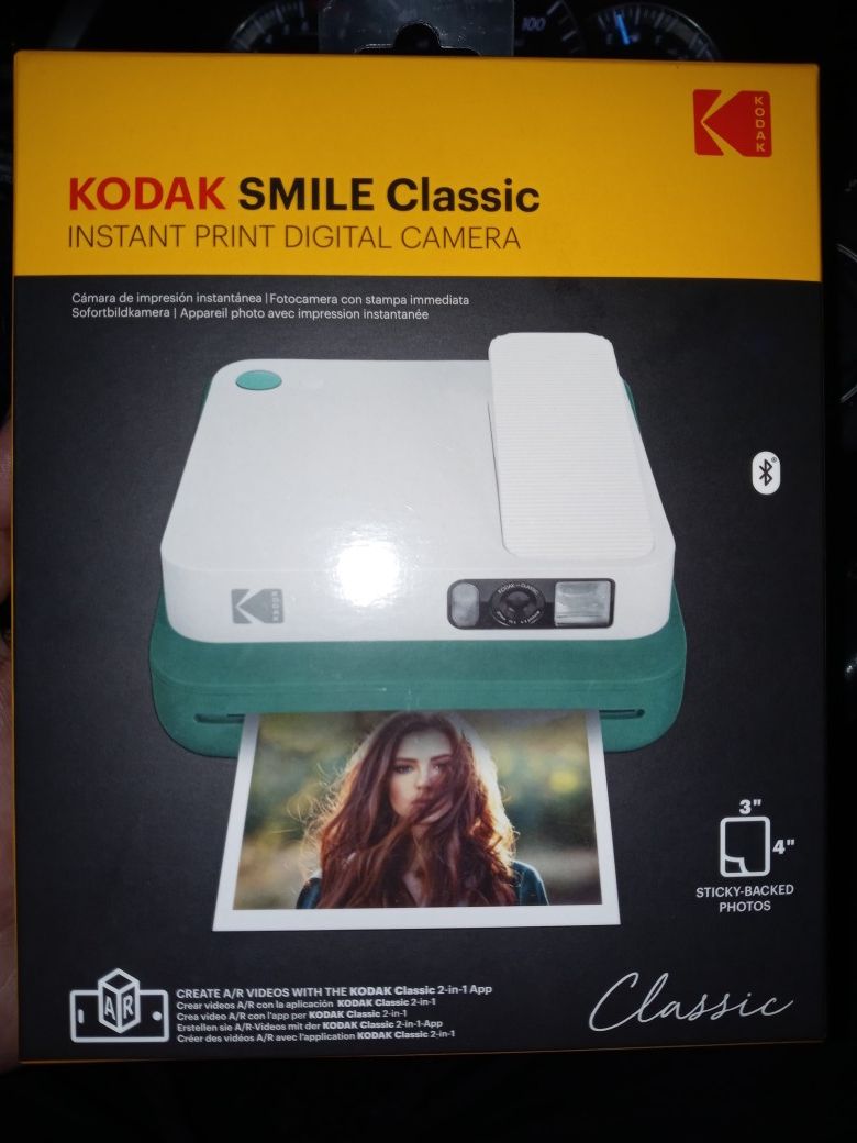 Kodak smile classic digital camera with instant print