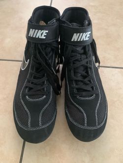 Wrestling shoes