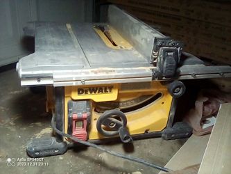 : 15-Amp Corded Portable Jobsite Table Saw