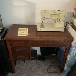 1970s Singer Table Sewing Machine For