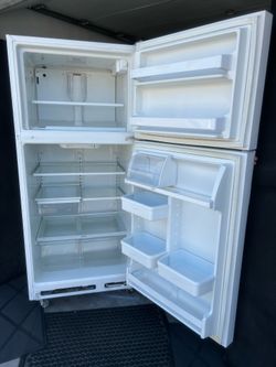 Kenmore refrigerator top freezer and fridge
