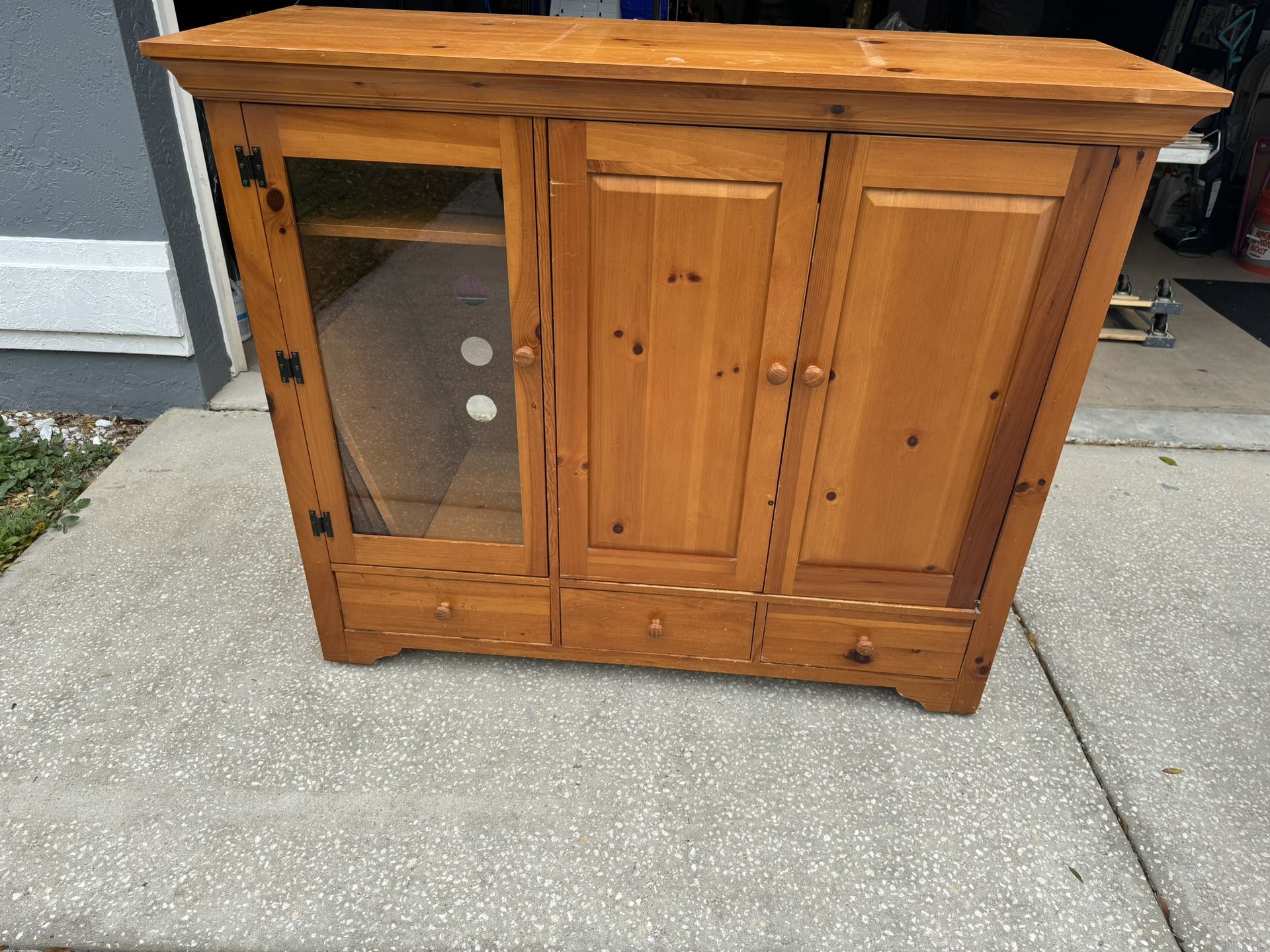 Broyhill TV Entertainment Stand Cabinet 