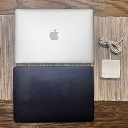 MacBook Air 13” (2017) – i7 / 8GB / 500GB SSD – Very Good Condition + Extras