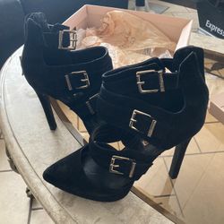 BCBG HEELS LOOKS LIKE NEW SIZE 7M