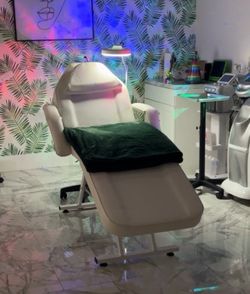 Esthetician Bed