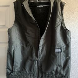 New men’s Oakley vest - size small - immaculate