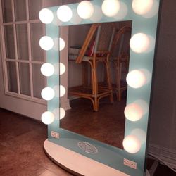 Vanity Girl Hollywood 