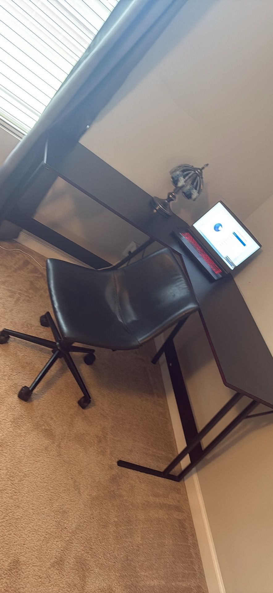 Laptop/Desk&Chair