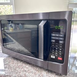 🔥 Toshiba Microwave 1.2 Cu Ft – Moving Sale 🔥