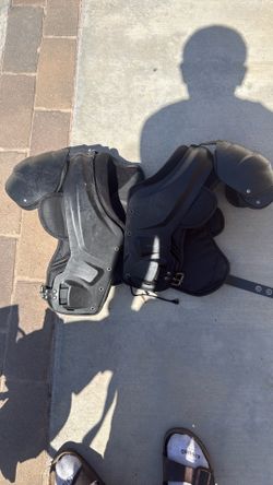 Large shoulder pads