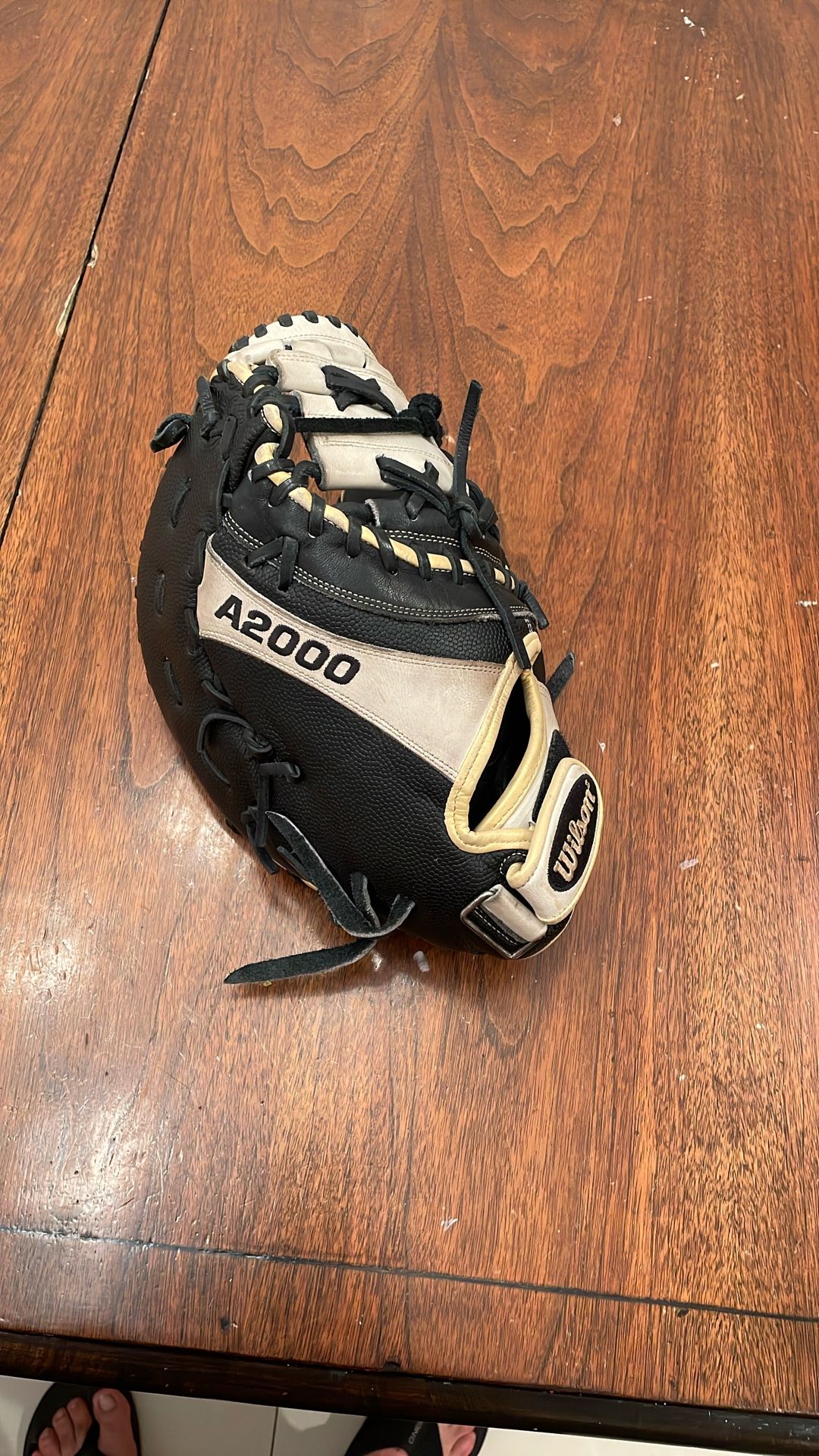 Used In Good Condition Softball Fast Pitch FP1B Wilson A2000 Size 12 First Base Mitt/glove