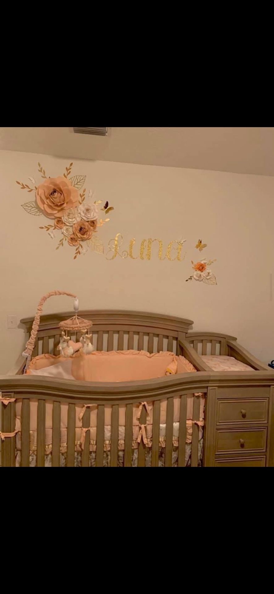 Crib With Side Changing Station And Drawers