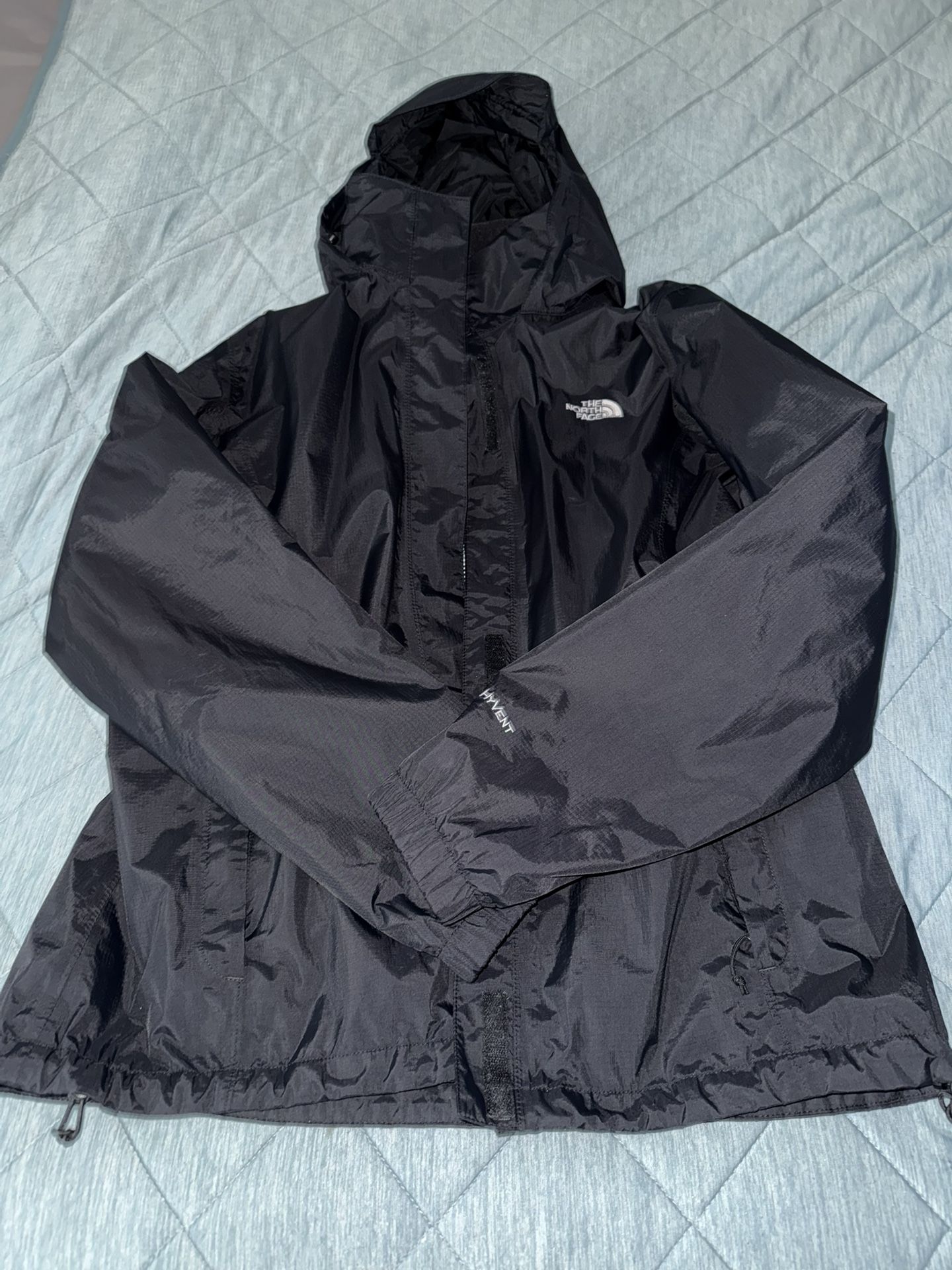 WOMENS XL NORTH FACE LIGHT JACKET BLACK WITH HOOD HYVENT