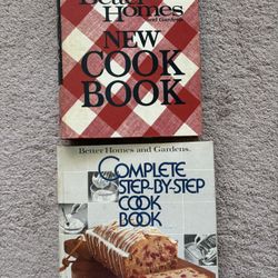 Classic Vintage Set of 2 Better Homes and Gardens Cookbooks, good condition.  Better Homes and Gardens best seller New Cookbook (2nd edition 1968) 5 r