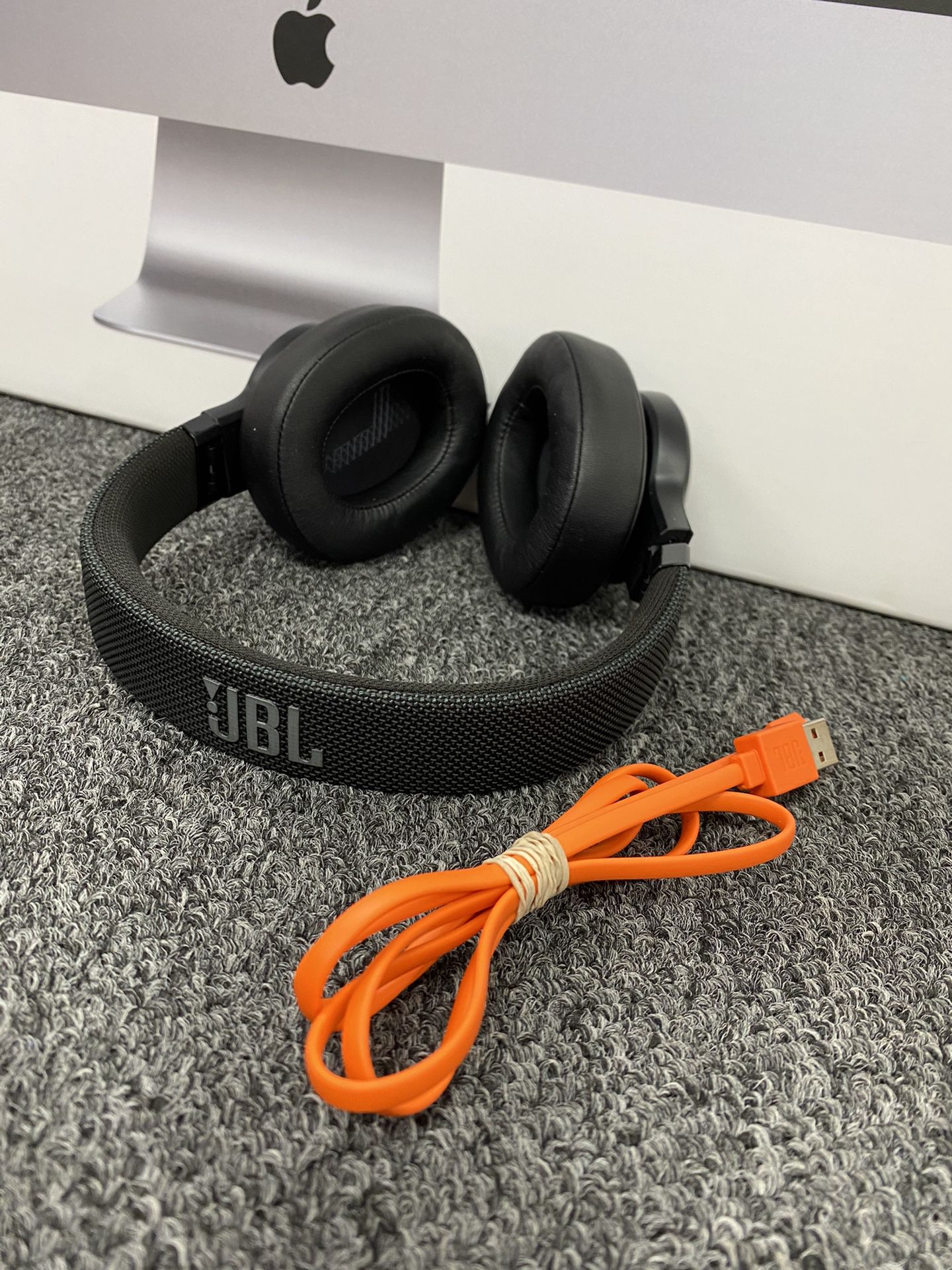 JBL LIVE 500BT Wireless Headphones 