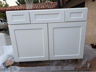 42” white shaker vanity