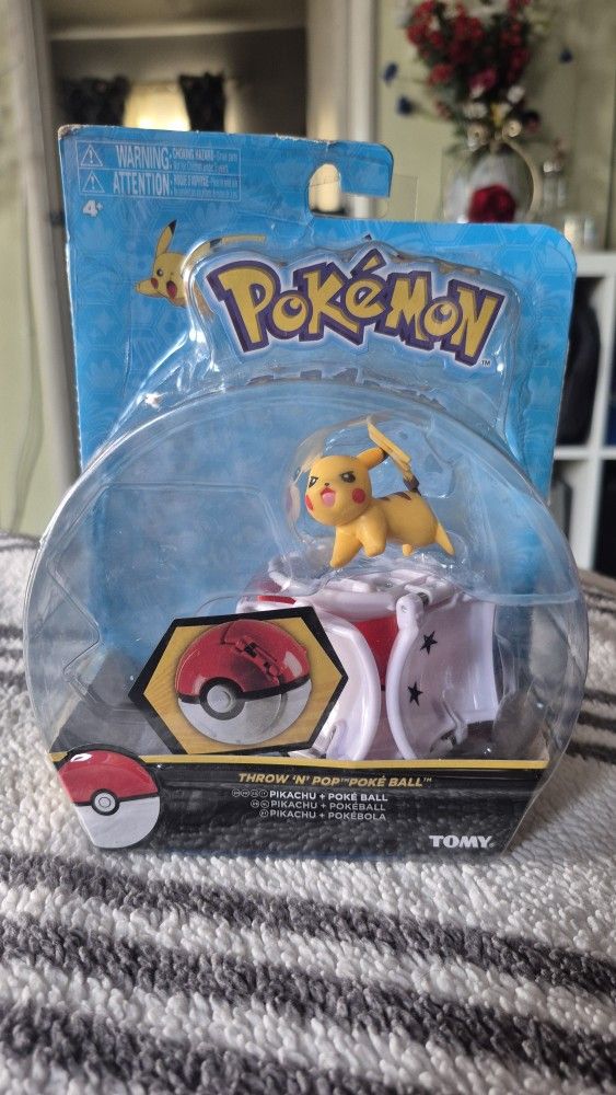 Pokemon Tomy Throw 'N' Pop Poke Ball Pokeball Pikachu Figure Poke Ball 