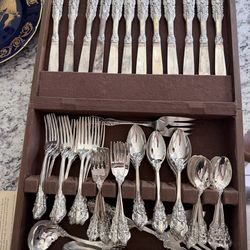 Silver plated silverware set