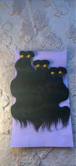 Synthetic black wavy bundles