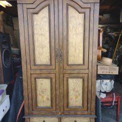 Armoire/TV Console 