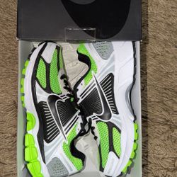 Nike Size 6.5 Men Brand New 