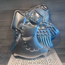 Vintage 1983 Wilton Angel Aluminum cake pan  14 1/2” t x 12” w x 2” deep