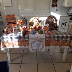 THANKSGIVING DECORATIONS...ALL TOGETHER FOR 40 ...SE HABLA ESPANOL..CHECK OUT MY PAGE FOR MORE GREAT STUFF 👍..