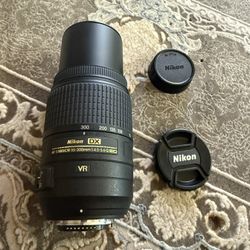 Great 😊 [Near Mint] Nikon AF-S DX NIKKOR 55-300mm F/4.5-5.6 G ED VR Lens 