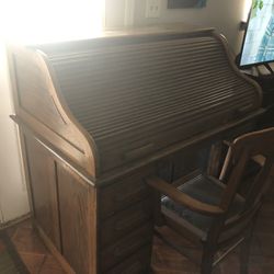 Vintage Roll Top With Chair