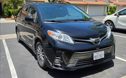 2019 Toyota Sienna XLE Premium – 8-Passenger (Original Owner)