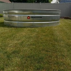 Rubbermaid 150 Gallon Stock Tank for Sale in Ronkonkoma, NY - OfferUp