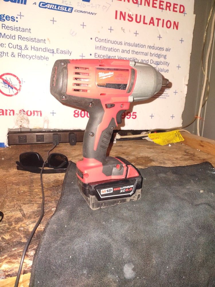 Milwaukee 1/2" Impact Wrench  w/battery....No Charger