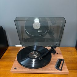 Turntable with powered speaker system.