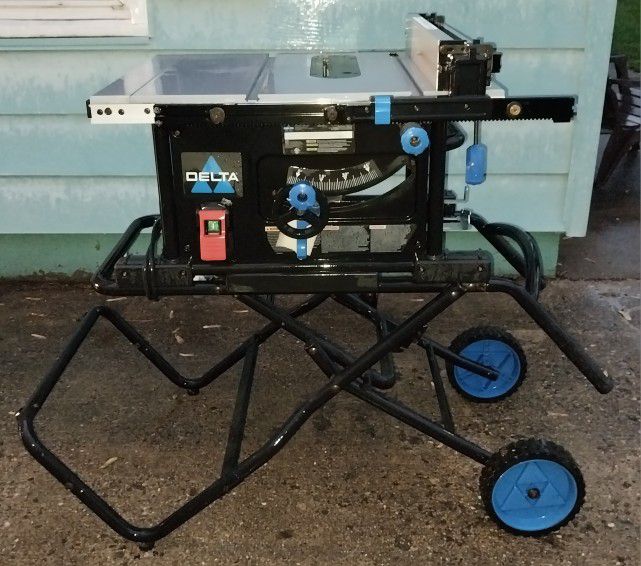 Table Saw, Delta 10" With Stand