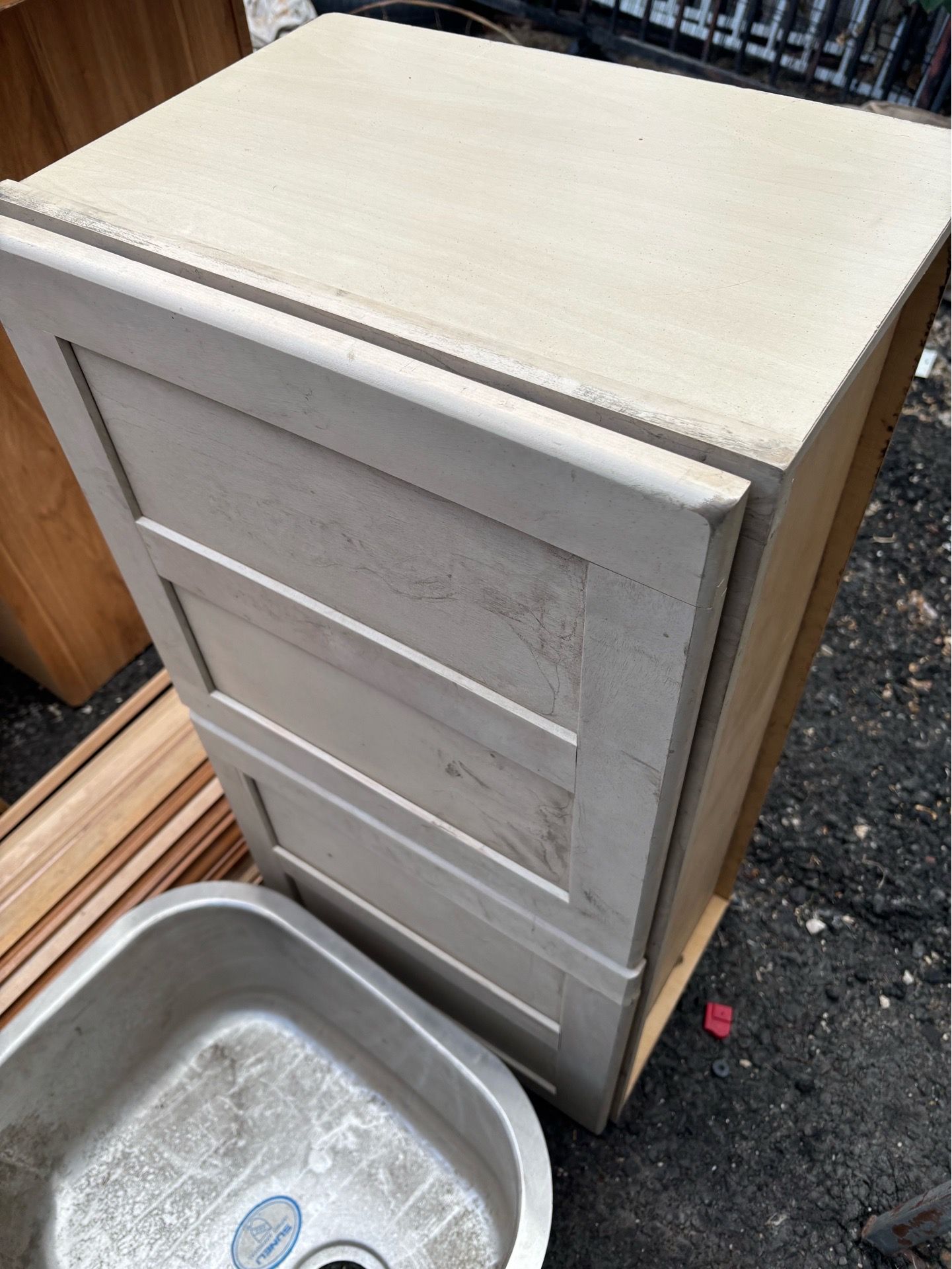 Kitchen cabinet