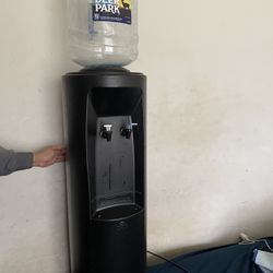 OASIS Water Cooler – Hot & Cold