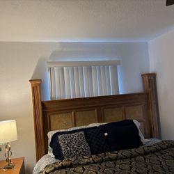 King Size Bedroom Set With Mattress $300