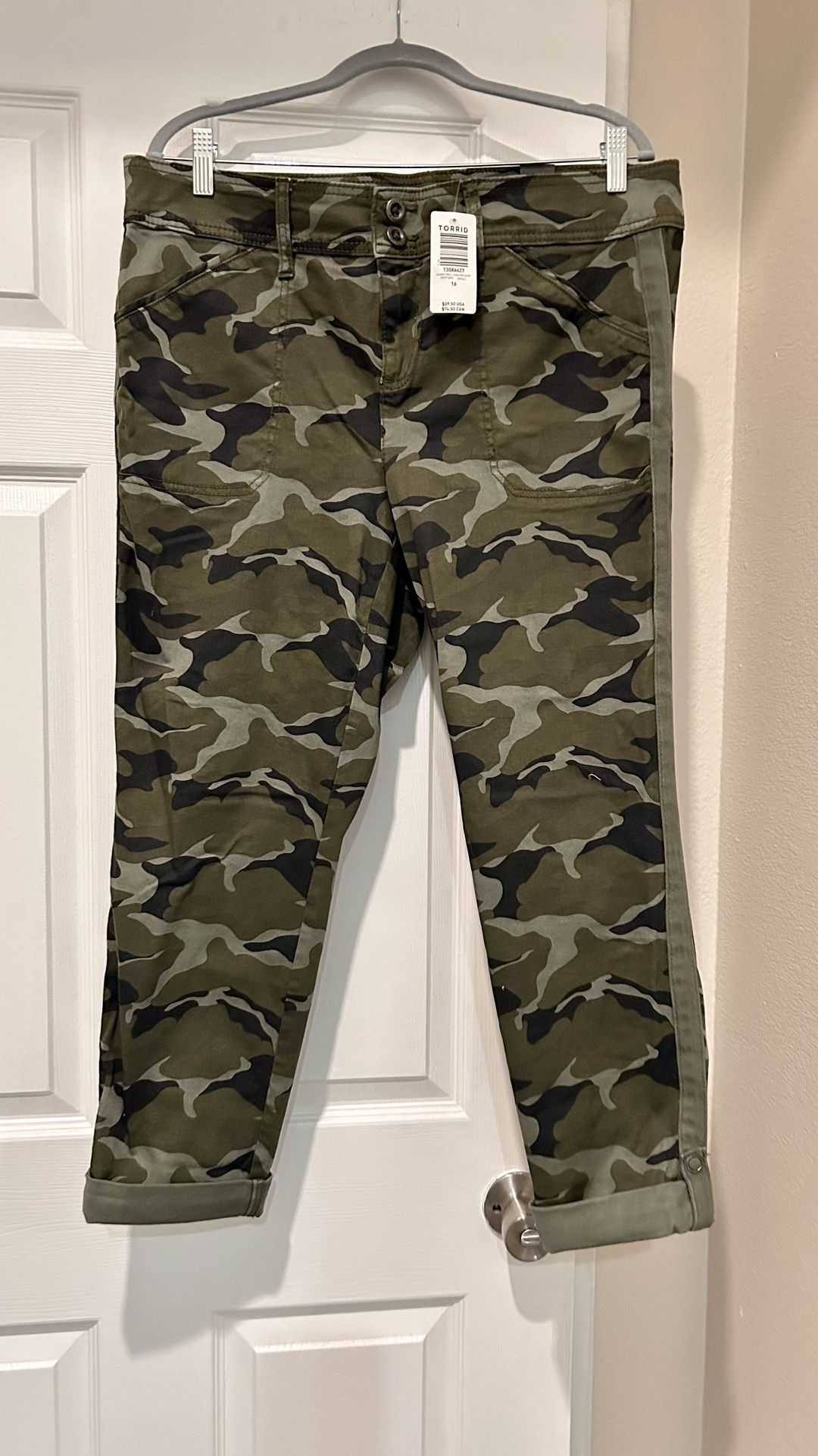 Torrid Camo Twill Aviator Stretch Crop Pant