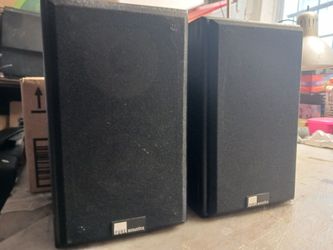 SPEAKERS Bookshelf stereo