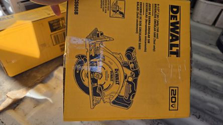 Dewalt Circular Saw  6  1/2