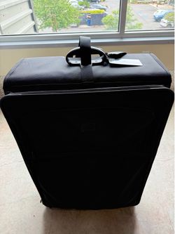 Tumi packing case d3 32 inch style 02247D3. Never used, still has Tumi labels.