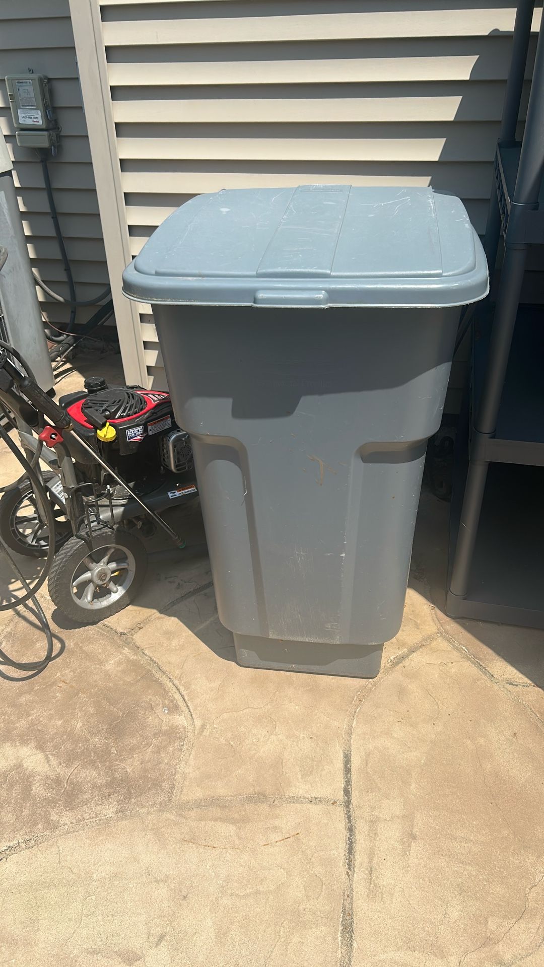 Rubbermaid Trash Can