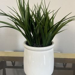 🪴 Decorative Artificial Plant in White Ceramic Pot