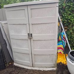 Price Is Firm.. Rubbermaid Storage Shed
