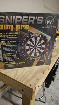 Brand NEW Dart Board And Dart Set