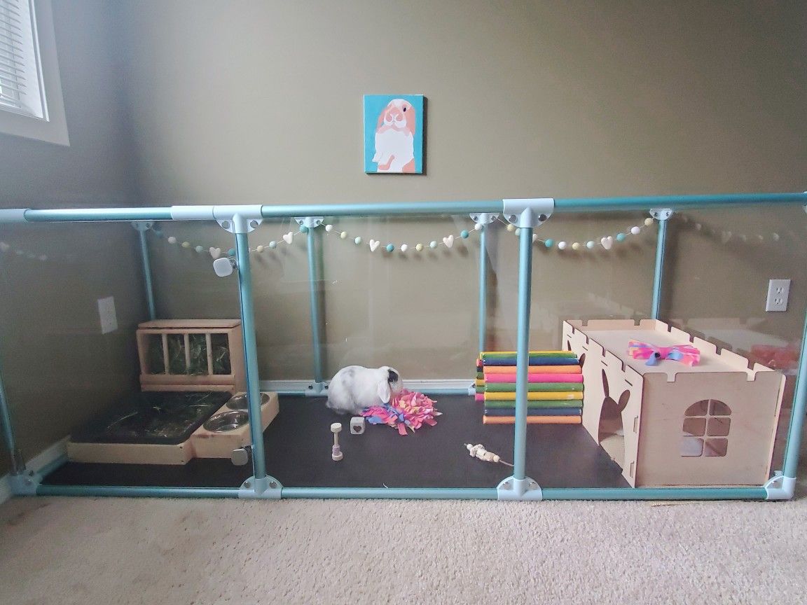 Clearly Loved Pets Play Pen And Rubber Mat