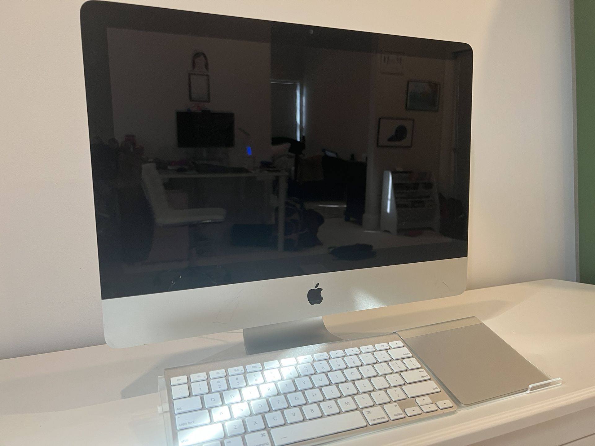Apple iMac 21.5” Mid 2011