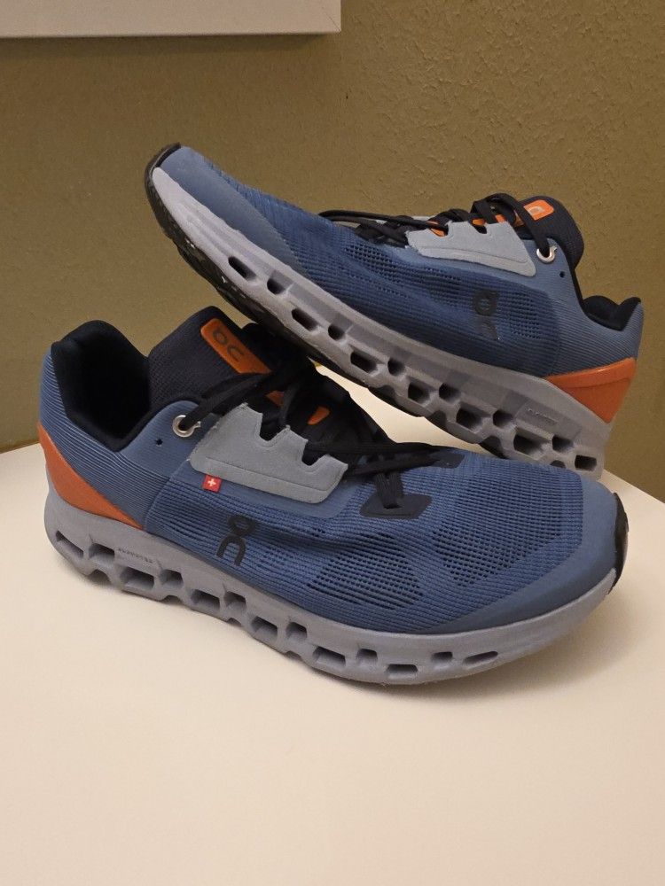 On Cloudstratus Shoes